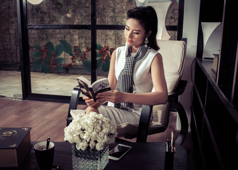 Hoa hậu Ngọc Hân trải nghiệm cà phê tại không gian Trung Nguyên Legend