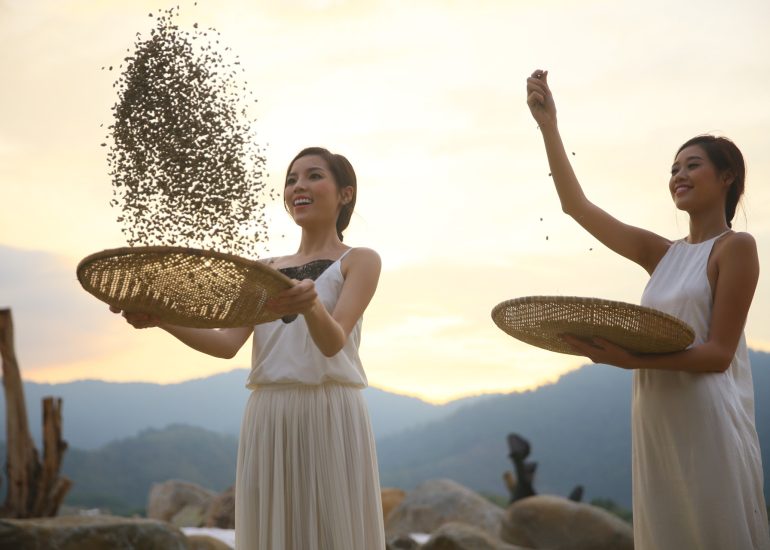 Hoa hậu Kỳ Duyên, Hoa hậu Khánh Vân trải nghiệm cà phê tại M'Drắk
