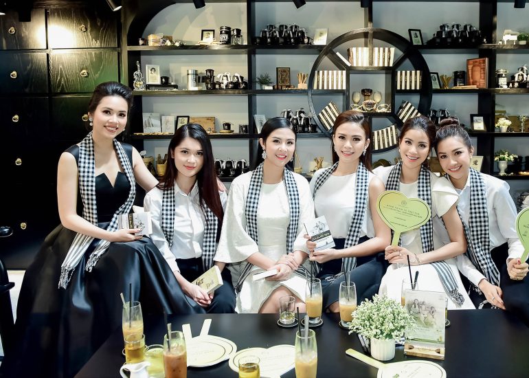 Hoa hậu Ngọc Hân, Phạm Phương cùng các Á hậu Hoàng My, Thùy Dung, Mâu Thủy, Lệ Hằng trải nghiệm cà phê tại không gian Trung Nguyên Legend