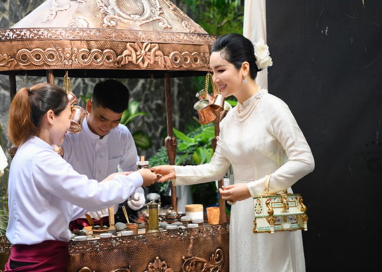 Hoa hậu Giáng My trải nghiệm cà phê tại không gian Trung Nguyên Legend