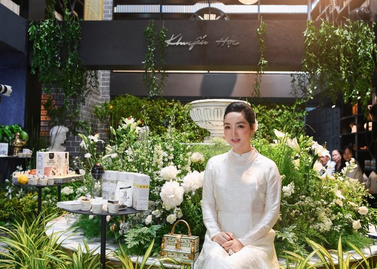 Hoa hậu Giáng My trải nghiệm cà phê tại không gian Trung Nguyên Legend