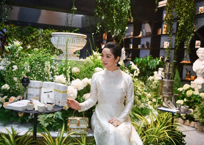 Hoa hậu Giáng My trải nghiệm cà phê tại không gian Trung Nguyên Legend