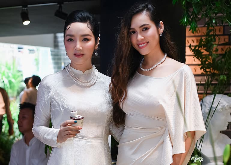 Hoa hậu Giáng My, Á hậu Hoàng My trải nghiệm cà phê tại không gian Trung Nguyên Legend