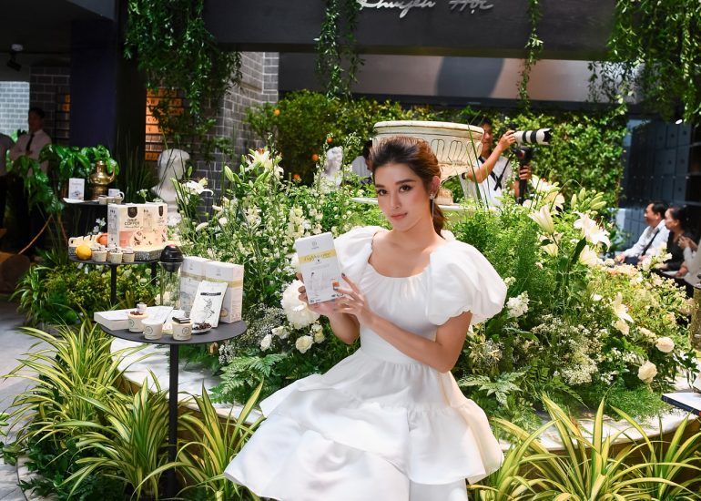 Á hậu Huyền My trải nghiệm cà phê tại không gian Trung Nguyên Legend