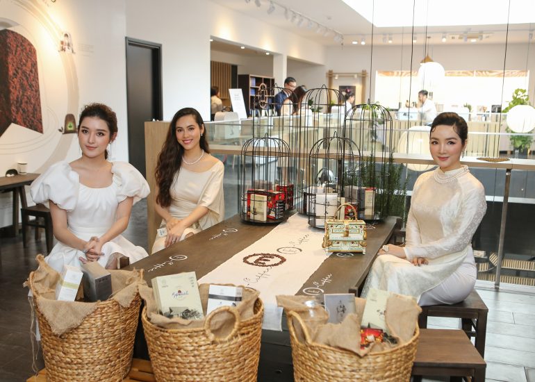 Á hậu Huyền My, Á hậu Hoàng My, Hoa hậu Giáng My trải nghiệm cà phê tại không gian Trung Nguyên Legend