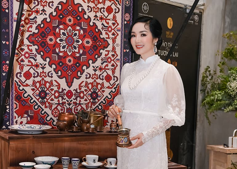 Hoa hậu Giáng My trải nghiệm văn minh cà phê Ottoman tại Bảo tàng Thế giới Cà Phê