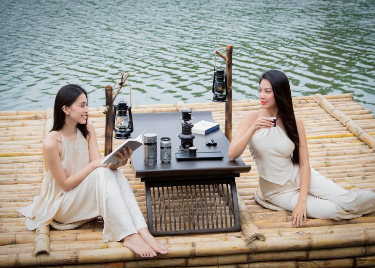 Hoa hậu Tiểu Vy và Á hậu Kim Duyên trải nghiệm cà phê tại M'Drắk