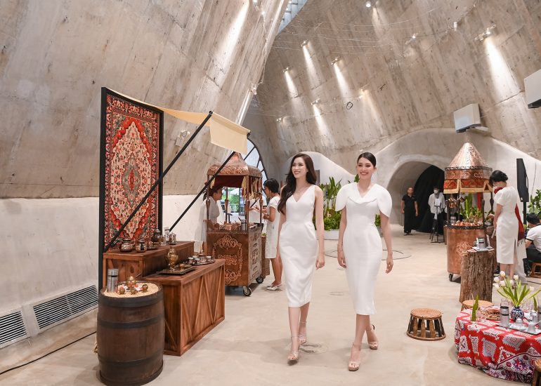 Hoa hậu Tiểu Vy và Hoa hậu Đỗ Thị Hà khám phá ba nền văn minh cà phê thế giới Ottoman – Roman – Thiền tại Bảo tàng Thế giới Cà phê