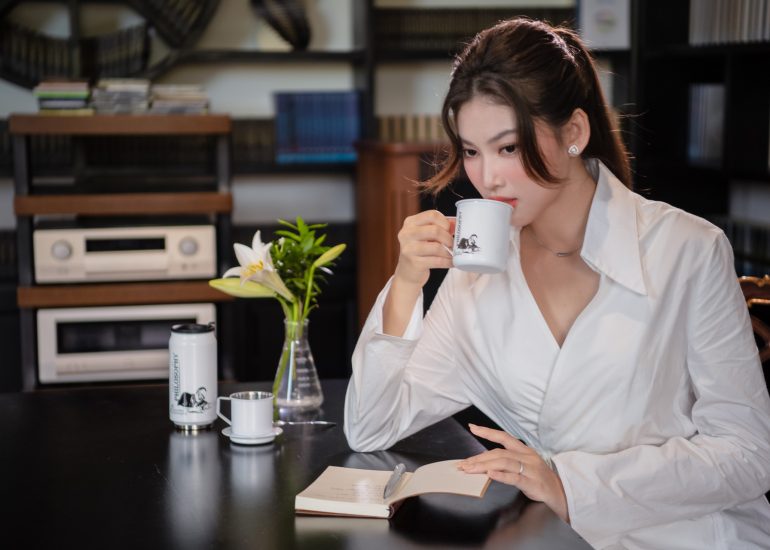 Á hậu Ngọc Thảo trải nghiệm cà phê tại M'Drắk