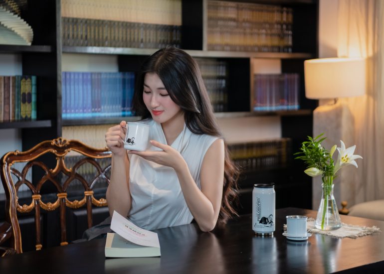 Á hậu Phương Nhi trải nghiệm cà phê tại M'Drắk