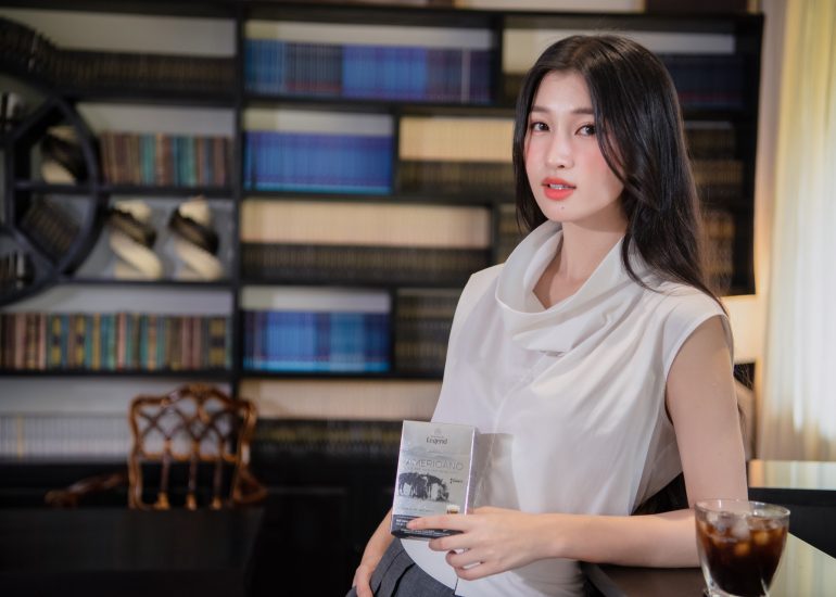 Á hậu Phương Nhi trải nghiệm cà phê tại M'Drắk