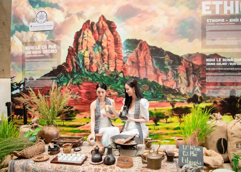 Hoa hậu Tiểu Vy, Hoa hậu Bảo Ngọc trải nghiệm Triển lãm cà phê tại Bảo tàng Thế giới Cà phê