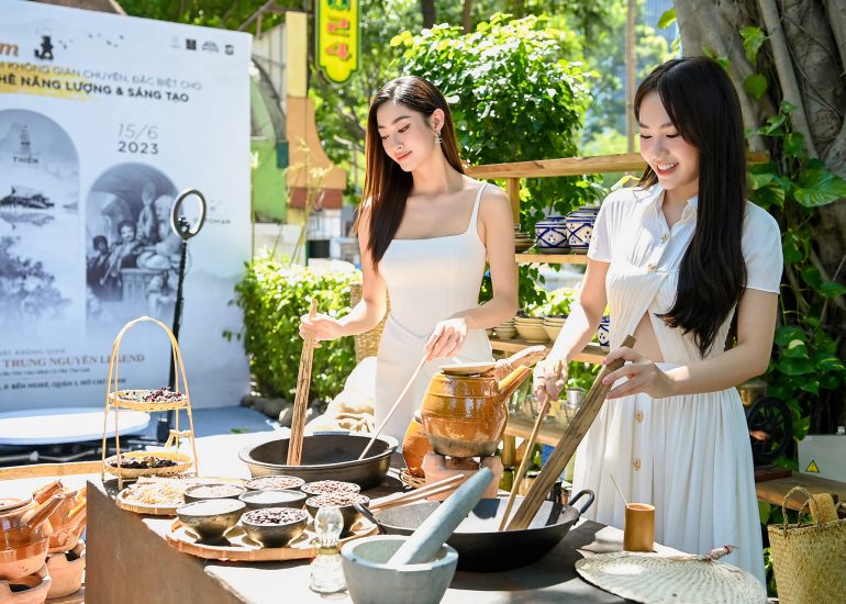 Hoa hậu Lương Thùy Linh, Hoa hậu Mai Phương trải nghiệm quy trình tạo tác cà phê tại Thế giới Cà phê Trung Nguyên Legend