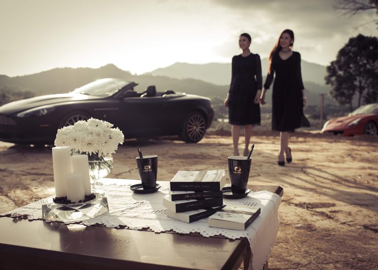 Á hậu Tú Anh và người đẹp Thanh Tú trải nghiệm Lối sống Tỉnh thức tại M'Drắk