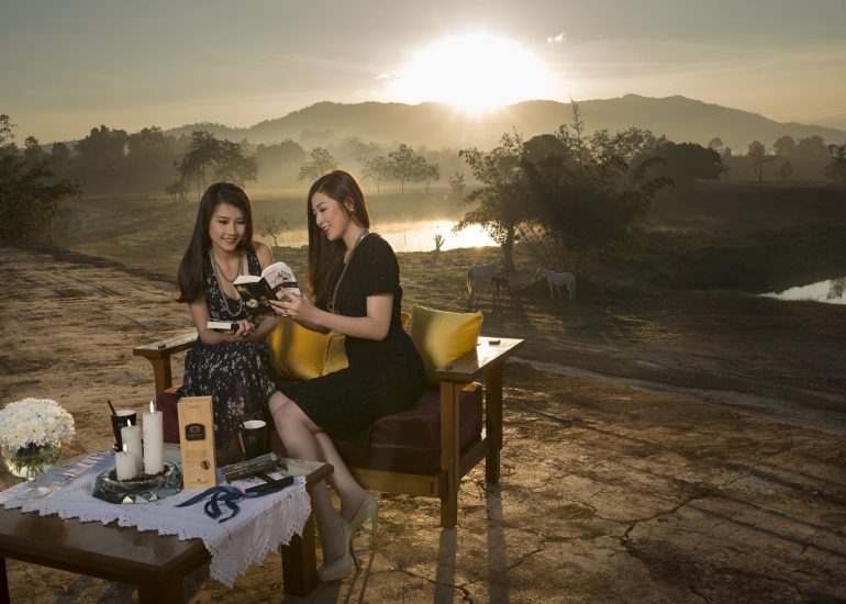 Á hậu Tú Anh và người đẹp Thanh Tú trải nghiệm Lối sống Tỉnh thức tại M'Drắk