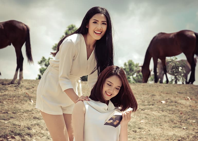 Á hậu Hoàng Anh và Hoa hậu Biển Nguyễn Thị Loan trải nghiệm Lối sống Tỉnh Thức tại M'Drắk