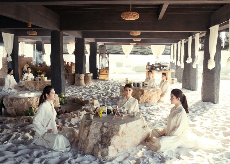 Hoa hậu Ngọc Hân, Phạm Hương, Mai Phương Thúy và các Á hậu Huyền My, Tú Anh, Trương Thị May trải nghiệm Lối sống Tỉnh thức tại M'Drắk