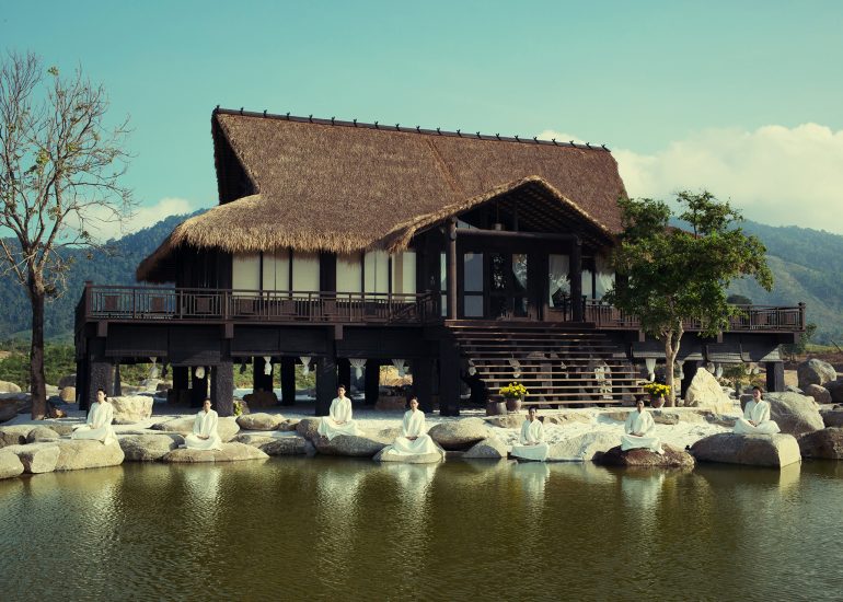 Hoa hậu Ngọc Hân, Phạm Hương, Mai Phương Thúy và các Á hậu Huyền My, Tú Anh, Trương Thị May, Lệ Hằng trải nghiệm Lối sống Tỉnh thức tại M'Drắk