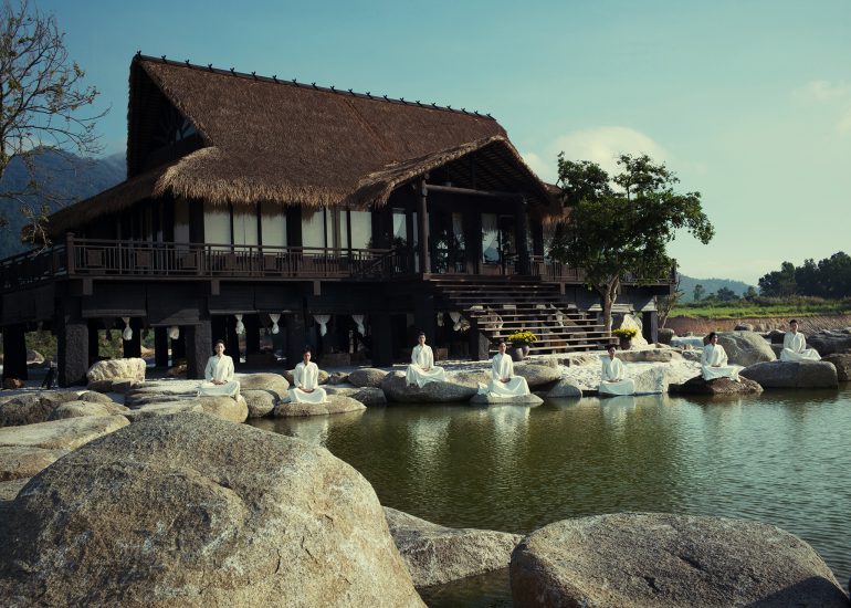 Hoa hậu Ngọc Hân, Phạm Hương, Mai Phương Thúy và các Á hậu Huyền My, Tú Anh, Trương Thị May, Lệ Hằng trải nghiệm Lối sống Tỉnh thức tại M'Drắk