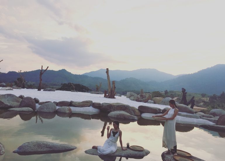 Hoa hậu Kỳ Duyên và Hoa hậu Khánh Vân trải nghiệm Lối sống Tỉnh thức tại M'Drắk