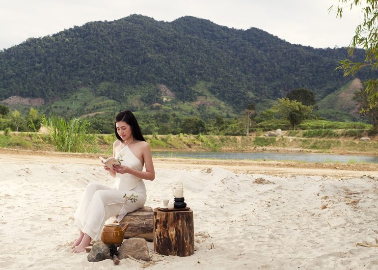 Á hậu Tú Anh trải nghiệm Lối sống Tỉnh thức tại M'Drắk