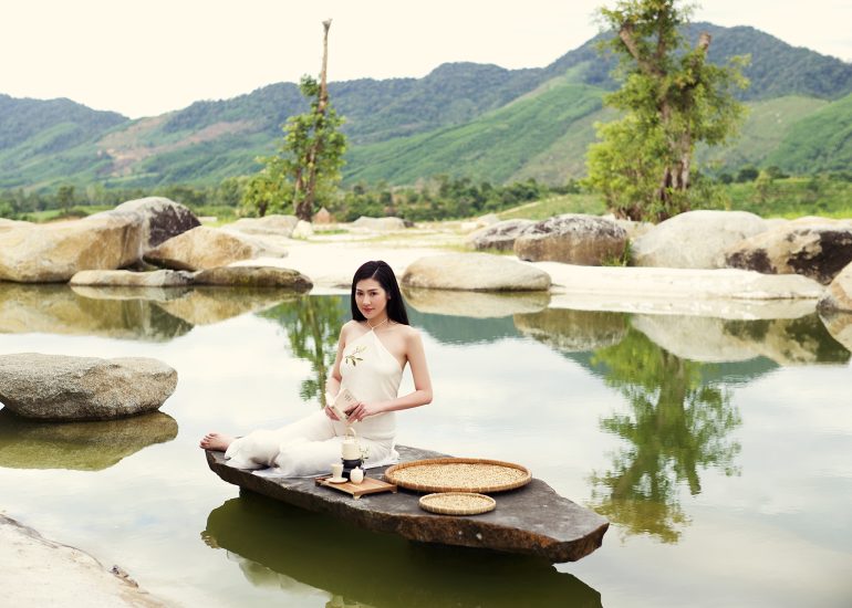 Á hậu Tú Anh trải nghiệm Lối sống Tỉnh thức tại M'Drắk