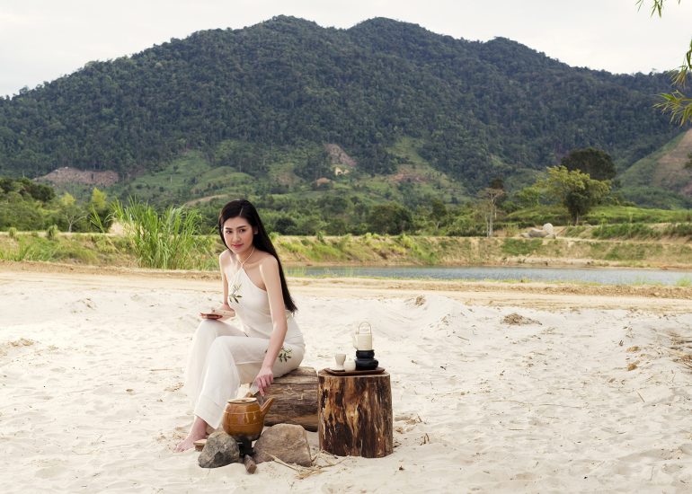 Á hậu Tú Anh trải nghiệm Lối sống Tỉnh thức tại M'Drắk