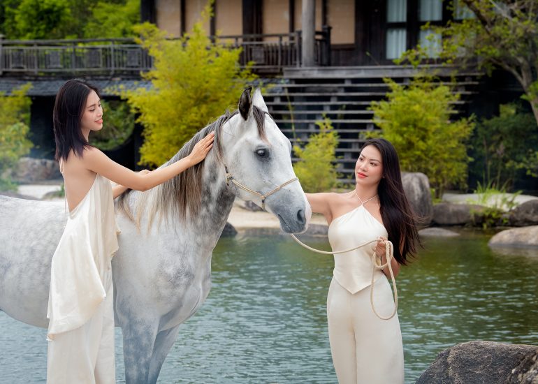 Hoa hậu Tiểu Vy và Á hậu Kim Duyên trải nghiệm Lối sống Tỉnh thức tại M'Drắk