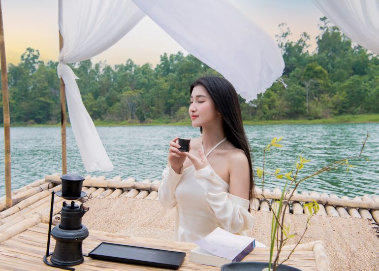 Á hậu Phương Nhi trải nghiệm Lối sống Tỉnh thức tại M'Drắk