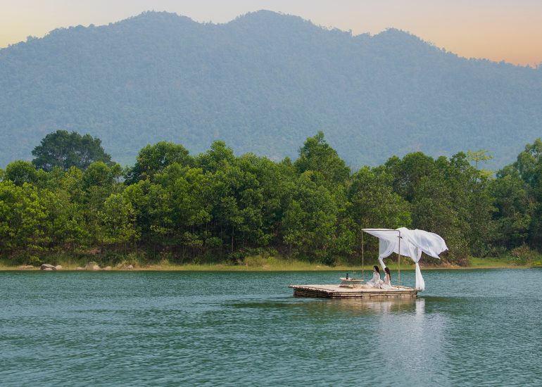 Á hậu Phương Nhi và Á hậu Ngọc Thảo trải nghiệm Lối sống Tỉnh thức tại M'Drắk