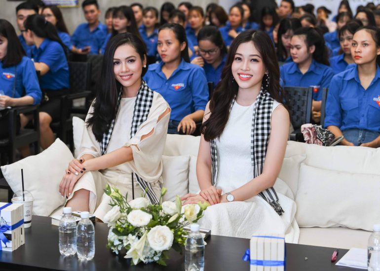 Á hậu Hoàng My và Á hậu Phương Nga tại Bảo tàng Thế giới Cà Phê