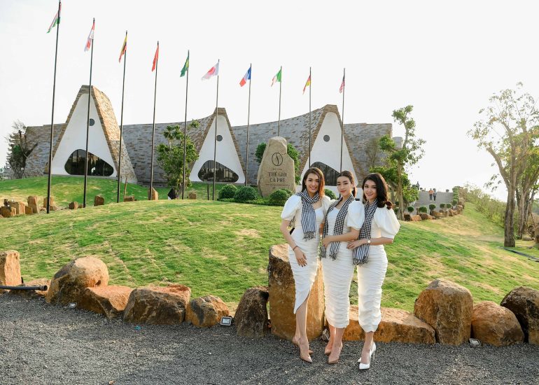 Hoa hậu Mỹ Linh và Á hậu Lệ Hằng, Thùy Dung trong Hành trình từ Trái tim tại Bảo tàng Thế giới Cà phê