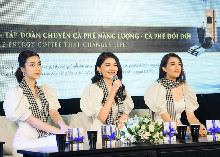 Hoa hậu Mỹ Linh và Á hậu Lệ Hằng, Thùy Dung giao lưu trong Hành trình từ Trái tim tại Bảo tàng Thế giới Cà phê