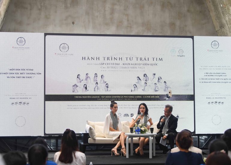 Hoa hậu Thùy Dung và người đẹp Hồng Tuyết giao lưu cùng thanh niên tại Bảo tàng Thế giới Cà phê