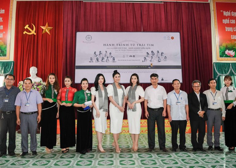 Hoa hậu Ngọc Hân, Mỹ Linh và diễn viên Lương Thanh trong Hành trình từ Trái Tim tại Điện Biên