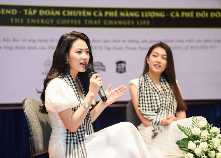 Diễn viên Minh Trang, Á hậu Lệ Hằng trong Hành trình trao tặng sách quý cho sinh viên Đà Nẵng