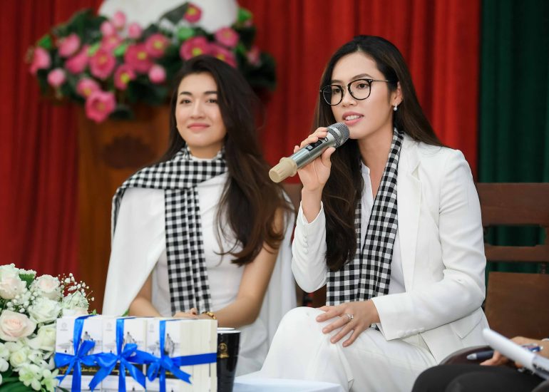 Á hậu Hoàng My, Á hậu Lệ Hằng trao tặng sách quý cho sinh viên sinh viên trường Cao đẳng Kỹ thuật Đồng Nai