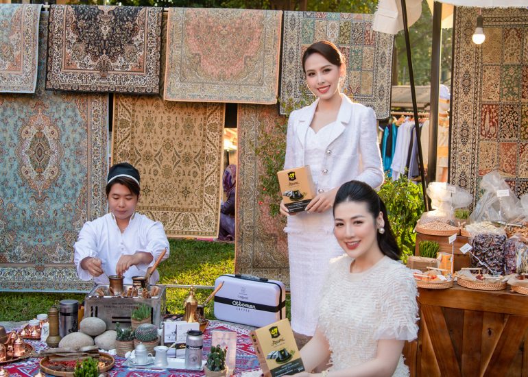Á hậu Tú Anh trải nghiệm cà phê G7 Gold tại không gian trải nghiệm 3 nền văn minh cà phê tại Bảo tàng Lịch sử Quốc gia