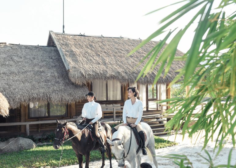 Hoa hậu Hà Kiều Anh, cựu siêu mẫu Vũ Cẩm Nhung trải nghiệm Lối sống Tỉnh thức tại M'Drắk