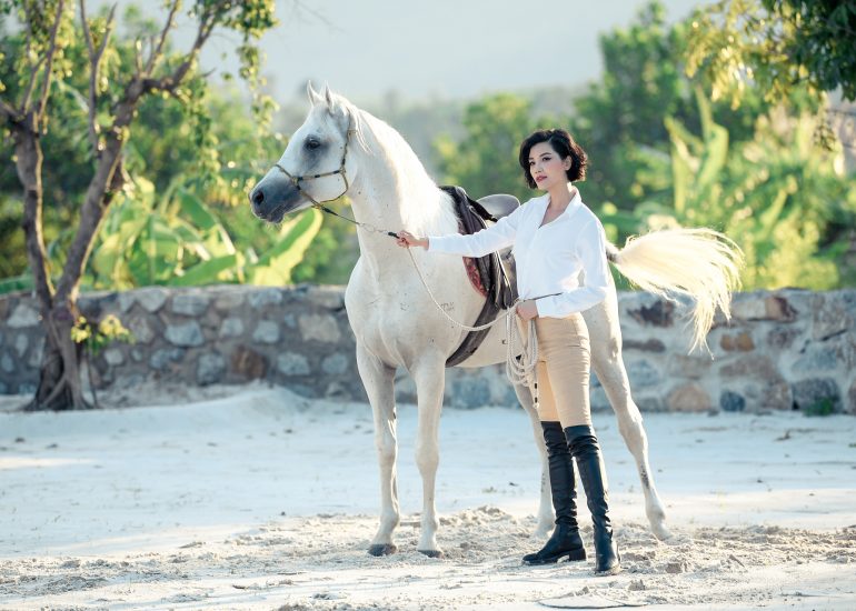 Cựu siêu mẫu Vũ Cẩm Nhung trải nghiệm Lối sống Tỉnh thức tại M'Drắk