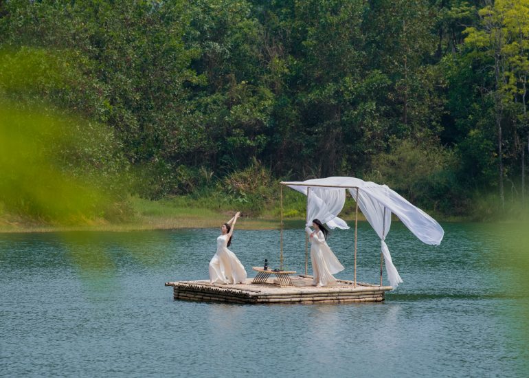 Á hậu Phương Nhi và Á hậu Ngọc Thảo trải nghiệm Lối sống Tỉnh thức tại M'Drắk