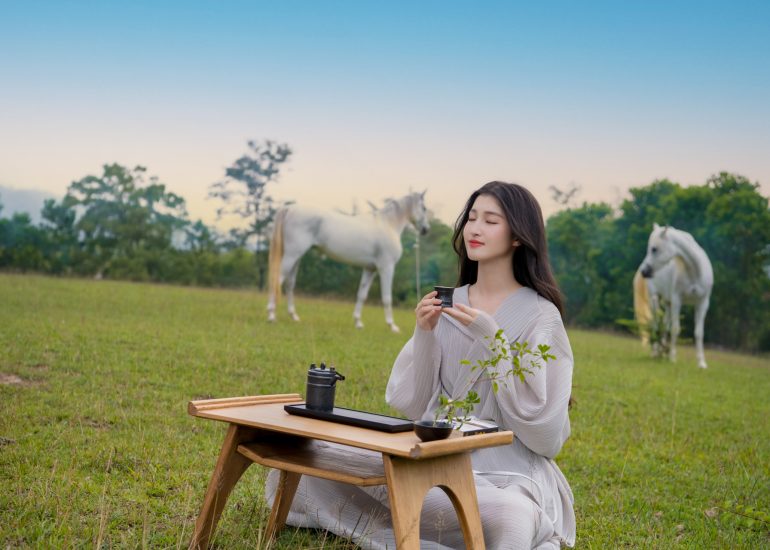 Á hậu Phương Nhi trải nghiệm Lối sống Tỉnh thức tại M'Drắk