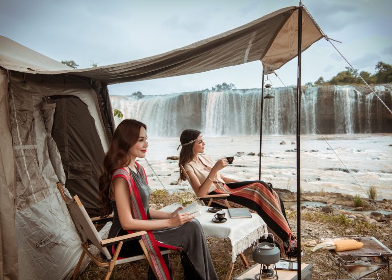 Hoa hậu Hòa bình Quốc tế 2023 Luciana Fuster và Á hậu Lê Hoàng Phương trải nghiệm Lối sống Tỉnh thức tại Thác Dray Nur, Đắk Lắk