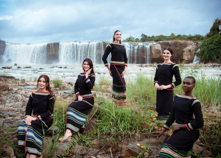 Các Á hậu Hoa hậu Hòa bình Quốc tế 2023 trải nghiệm Lối sống Tỉnh thức tại Thác Dray Nur, Đắk Lắk