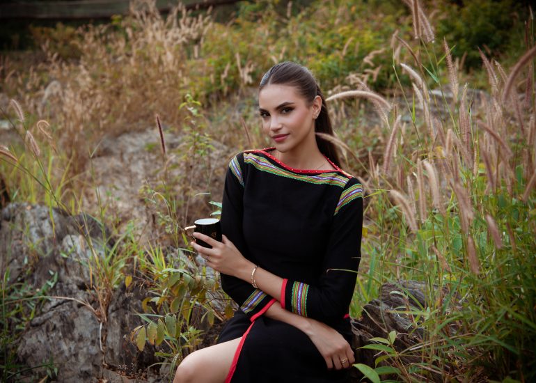 Á hậu Hoa hậu Hòa bình Quốc tế 2023 Skarxi Marte trải nghiệm Lối sống Tỉnh thức tại Thác Dray Nur, Đắk Lắk