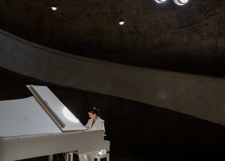 Hoa hậu Hòa bình Quốc tế 2023 Luciana Fuster trải nghiệm Lối sống Tỉnh thức tại Bảo tàng Thế giới Cà phê