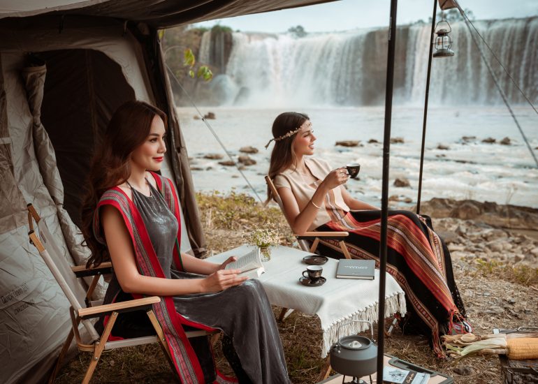 Hoa hậu Hòa bình Quốc tế 2023 Luciana Fuster và Á hậu Lê Hoàng Phương trải nghiệm Lối sống Tỉnh thức tại Thác Dray Nur, Đắk Lắk